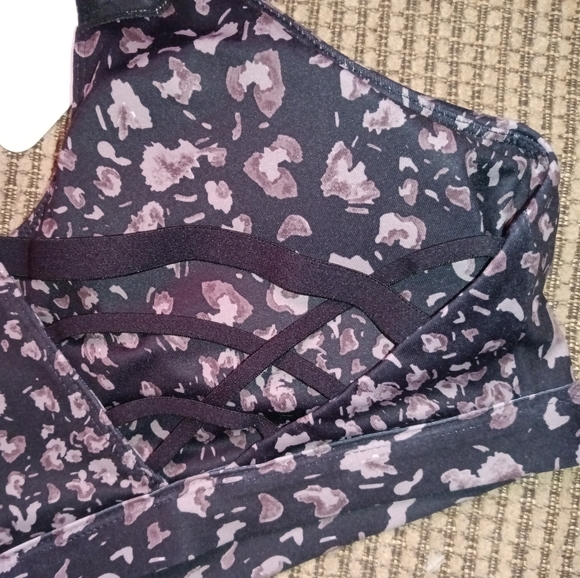 🆕Fabletics | Kessler Sports Bra II Medium Impact in Shadow Sauvage Size XL - Picture 8 of 9